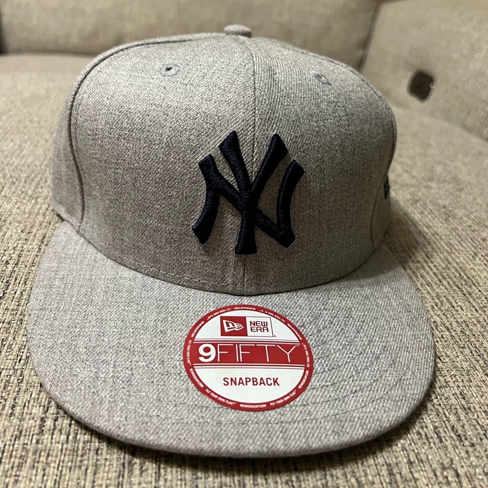 NY Yankees gray SnapBack